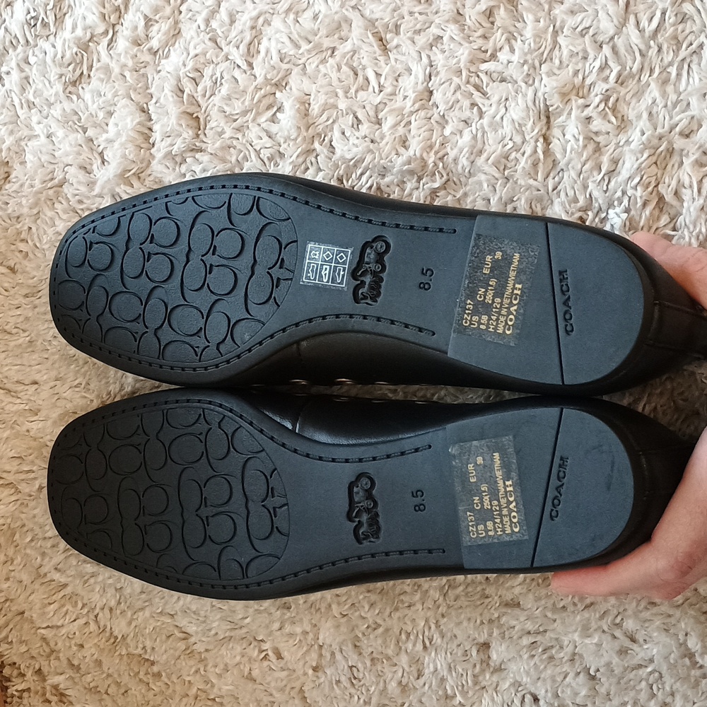 ๐ Coach Black Genuine Leather Grommet Flats - Picture 3 of 9